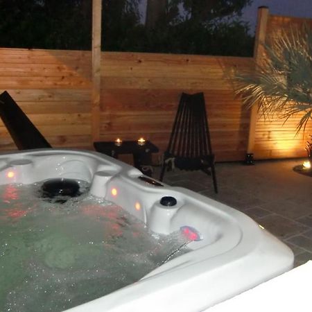 Casa Louise Suites And Spas Privatifs แซ็งต์-แมกซีม ภายนอก รูปภาพ