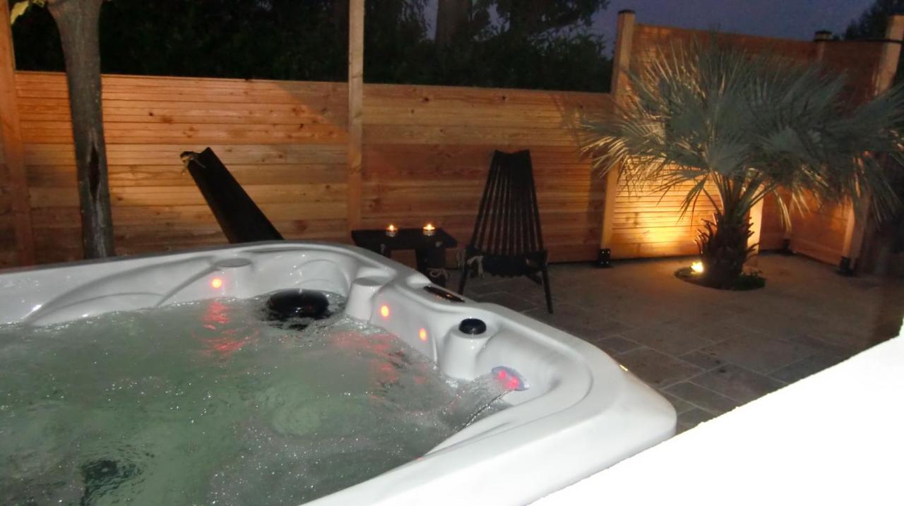 Casa Louise Suites And Spas Privatifs แซ็งต์-แมกซีม ภายนอก รูปภาพ