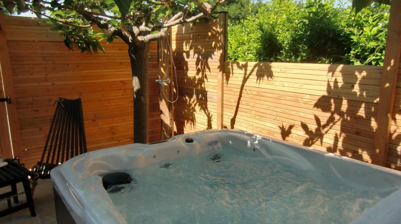 Casa Louise Suites And Spas Privatifs แซ็งต์-แมกซีม ภายนอก รูปภาพ